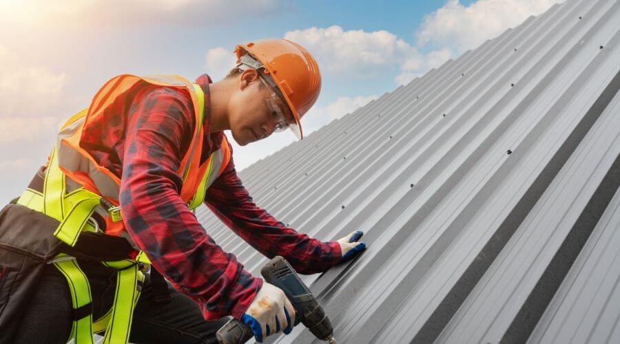 Professional gutter cleaning in Hutsonville, IL